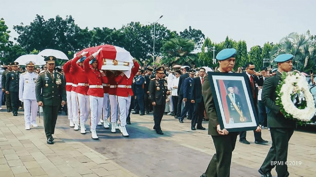 foto pemakaman BJ Habibie