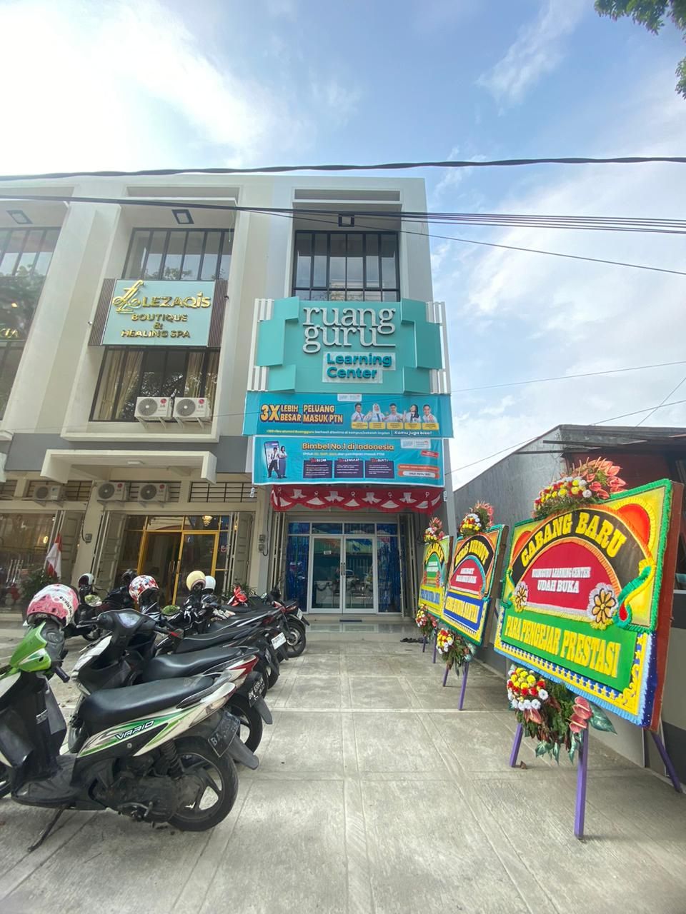 Padang bagian depan