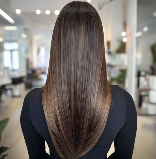 nama potongan rambut wanita dalam bahasa inggris (V-cut)